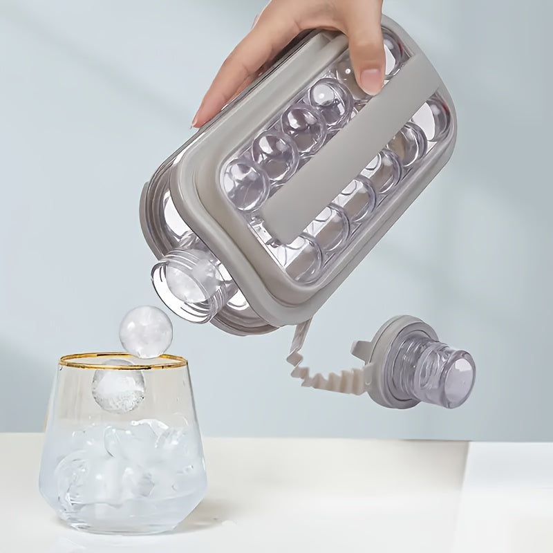 折りたたみ式製氷機とウォーターボトルが2つ1つになった