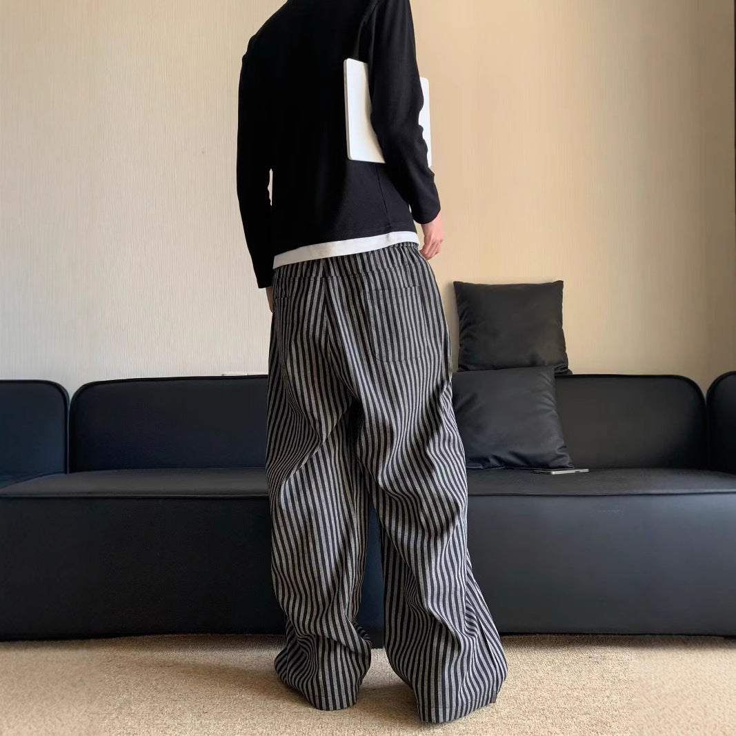 レトロなゆったりとした縦縞のカジュアルパンツ