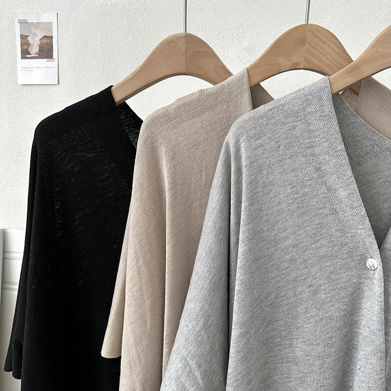 ファッショナブルで万能な長袖ニットカーディガン