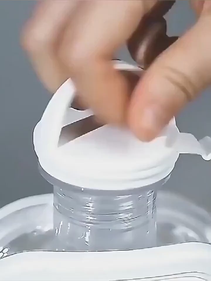折りたたみ式製氷機とウォーターボトルが2つ1つになった